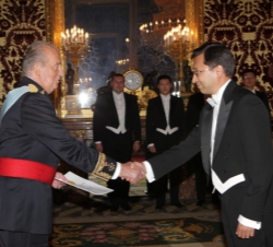 El Rey recibe las credenciales del embajador de la República de Kazajstán