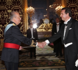 El Rey recibe las credenciales del embajador de la República de San Marino