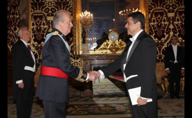 El embajador la República de Panamá entrega sus credenciales a Su Majestad el Rey