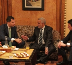 Encuentro entre el Príncipe, el presidente del Gobierno marroquí y el ministro Soria