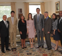 Sus Altezas Reales los Príncipes de Asturias, momentos antes del almuerzo con personalidades hispanas