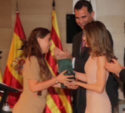 Doña Letizia hace entrega del Premio Impulsa de Ciencia y Academia a Guadalupe Sabio
