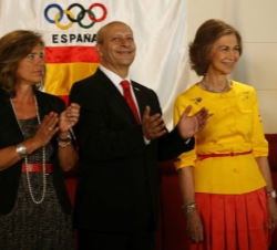 Inauguración de la Casa España "Londres 2012". Su Majestad la Reina junto al ministro de Educación, Cultura y Deporte, José Ignacio Wert y l