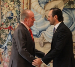 Audiencia a D. José Ramón Bauzá Díaz, Presidente de las Illes Balears. Don Juan Carlos recibe el saludo del presidente de las Illes Balears, José Ramó