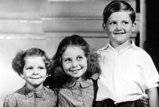 La Princesa Sofía con sus hermanos, la Princesa Irene y el Príncipe heredero Constantino 
