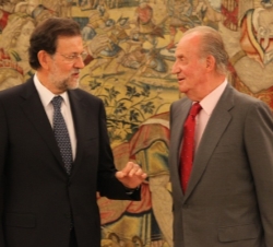 Despacho de Su Majestad el Rey con el presidente del Gobierno, D. Mariano Rajoy Brey. Su Majestad el Rey conversa con el presidente del Gobierno