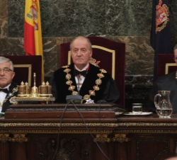 Apertura del Año Judicial. Don Juan Carlos, junto al presidente del Consejo General del Poder Judicial y del Tribunal Supremo y el ministro de Justici