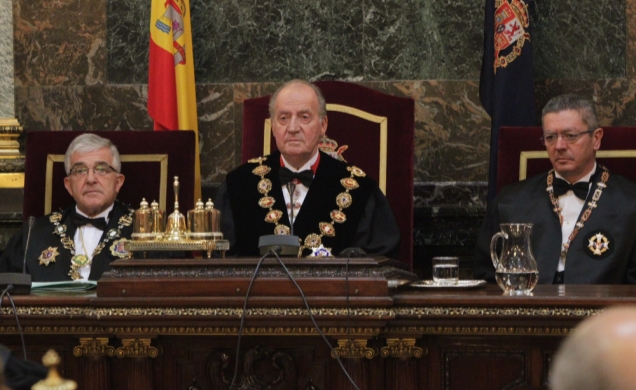 Apertura del Año Judicial. Don Juan Carlos, junto al presidente del Consejo General del Poder Judicial y del Tribunal Supremo y el ministro de Justici