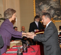 Doña Sofía entrega el Premio al presidente de ARAD, José Luis Rabadán