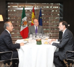 Su Majestad el Rey acompañado por el Presidente del Gobierno, Mariano Rajoy Brey durante el almuerzo ofrecido al Presidente de los Estados Unidos Mexi