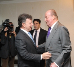 Su Majestad el Rey recibe el saludo del Presidente de la República de Colombia, Juan Manuel Santos Calderón
