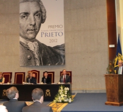 Su Majestad la Reina durante el acto de entrega de la XXIII edición del Premio Tomás Francisco Prieto