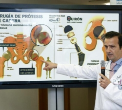 El doctor Villamor, durante su conferencia de prensa