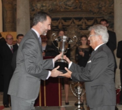El Príncipe entrega el Prenio Nacional a las Artes y las Ciencias aplicadas al Deporte al periodista deportivo Pepe Domingo Castaño