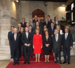 Su Majestad la Reina junto a los miembros del jurado y del Patronato de la Fundación