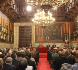 Vista general del Salón de Cortes durante las palabras del presidente de la Generalitat Valenciana, Alberto Fabra