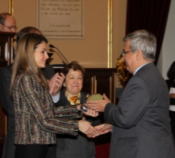 Doña Letizia entrega a Fernando Royo el Premio a la Responsabilidad Social