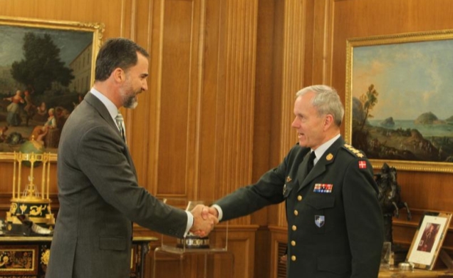 El Príncipe de Asturias recibe al General Knud Bartels, Presidente del Comité Militar de la OTAN