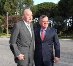 Su Majestad el Rey Don Juan Carlos acompañado por el Rey Abdullah II de Jordania