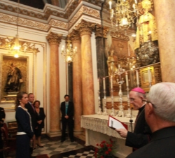 Oración del Arzobispo de Valencia, Carlos Osorio, en el Camarín de la Virgen
