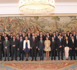 Su Alteza Real el Príncipe de Asturias con una representación de la Confederación Española de Jóvenes Empresarios (CEAJE)