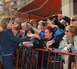 La Princesa de Asturias saluda a los harenses que le ofrecieron una calurosa bienvenida