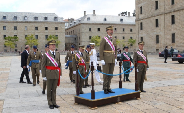 Don Felipe a su llegada a la Lonja del Real Monasterio de San Lorenzo de El Escorial