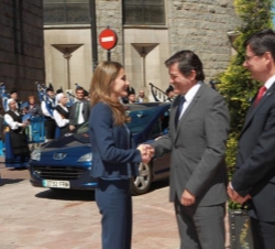 Su Alteza Real la Príncesa de Asturias recibida por el presidente del Principado de Asturias, Javier Fernández a su llegada al auditorio Príncipe Feli