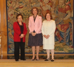 Su Majestad la Reina, con Shirin Ebadi y Mairead Maguire