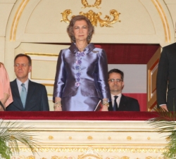 La Reina, Teresa Berganza y el ministro Wert, durante la interpretación del Himno Nacional