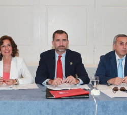 Don Felipe acompañado por la alcaldesa de Madrid, Ana Botella, y el presidente de Comité Olímpico Español, Alejandro Blanco Bravo, durante la reunión 