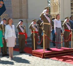 Los Príncipes de Asturias en la tribuna acompañados por las autoridades presentes en el acto