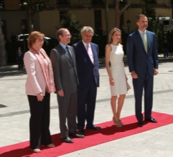 Sus Altezas Reales los Príncipes de Asturias junto al presidente del Congreso de los Diputados, Jesús Posada; el presidente del Senado, Pío García-Esc