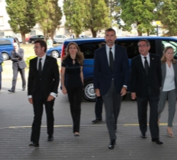 Sus Altezas Reales los Príncipes de Asturias acompañados por el presidente de la Xunta de Galicia, Alberto Nuñez Feijóo;las ministras de Sanidad y Fom