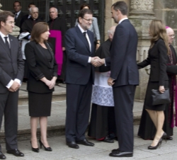 Los Príncipes de Asturias y la Infanta Doña Elena reciben el saludo del Presidente del Gobierno y sra. y del presidente de la Xunta de Galicia