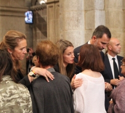 Los Príncipes de Asturias y la Infanta Doña Elena dan el pesame a los familaires de los fallecidos en el accidente ferroviario
