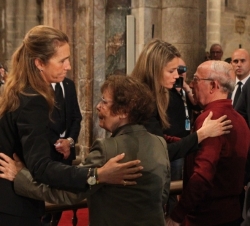 Dola Letizia y Doña Elena transmiten sus condolencias a los familiatres de los fallecidos