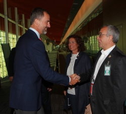 Su Alteza Real el Príncipe de Asturias recibe el saludo de Alejandro Blanco, presidente del COE, en presencia de la alcaldesa de Madrid, Ana Botella, 
