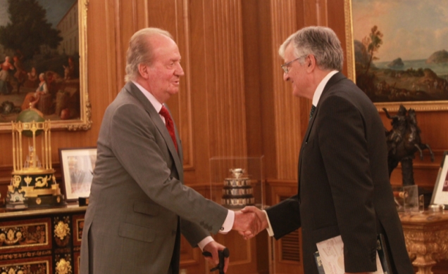 Don Juan Carlos recibe el saludo del fiscal general de Estado, Eduardo Torres-Dulce Lifante