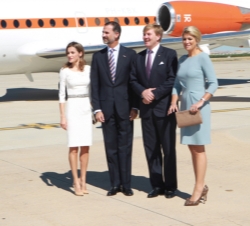 Sus Altezas Reales los Príncipes de Asturias acompañados por los Reyes de los Países Bajos en la Base Aérea de Torrejón