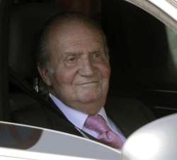 Don Juan Carlos, a su llegada al Hospital Universitario Quirón Madrid