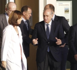 El ministro del Interior, Jorge Fernández Díaz, a su salida del hospital tras visitar a Su Majestad el Rey