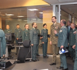 El Príncipe de Asturias durante su recorrido por las Salas del Centro de Coordinación
