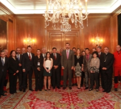 Los Príncipes de Asturias, con los galardonados con las "Medallas de Asturias de Plata 2013"