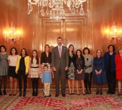 Sus Altezas Reales los Príncipes de Asturias, con los representantes de la Asociación Asturiana contra la Fibrosis Quística de Oviedo
