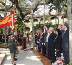 Sus Altezas Reales los Príncipes de Asturias durante su visita a la Escuela K8 Coral Way de Miami