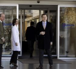 El preidente del Gobierno, Mariano Rajoy, a su llegada al Hospital para visitar a Su Majestad el Rey