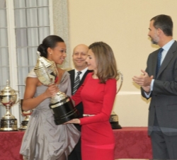 Doña Letizia entrega el "Premio Princesa de Asturias S.A.R. Doña Letizia" a Ana Peleteiro