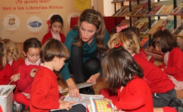 Su Alteza Real la Princesa de Asturias con los niños participantes en uno de los talleres