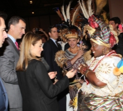 Sus Altezas Reales los Príncipes de Asturias visitan el stand de Brasil durante su recorrido por la Feria Internacional de Turismo-FITUR